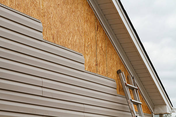 Professional Vinyl Siding technician working in Massillon, OH